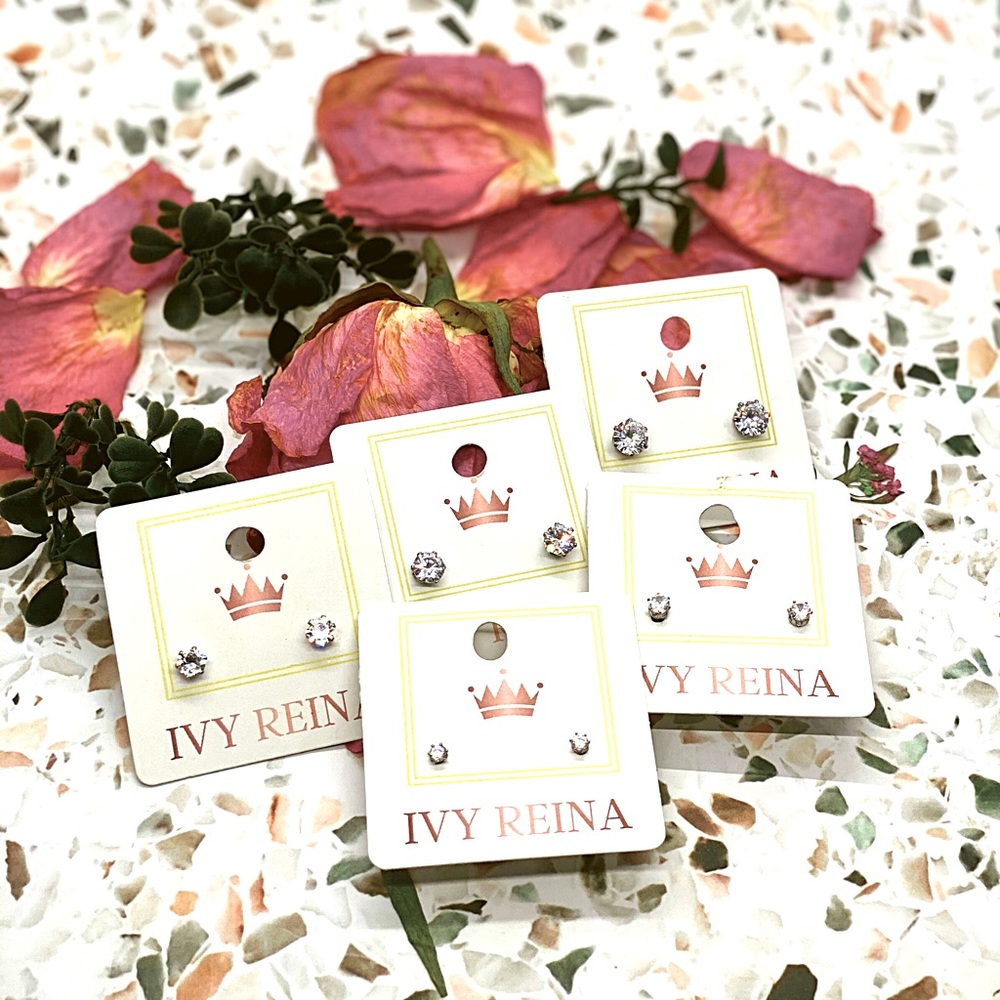 Set of 5 rhinestone stud earrings